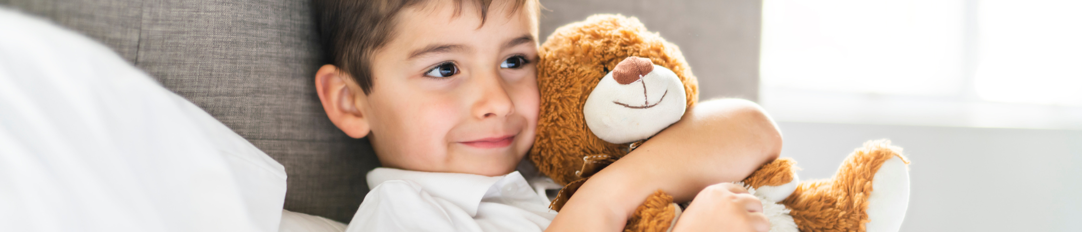 Enfant avec son doudou